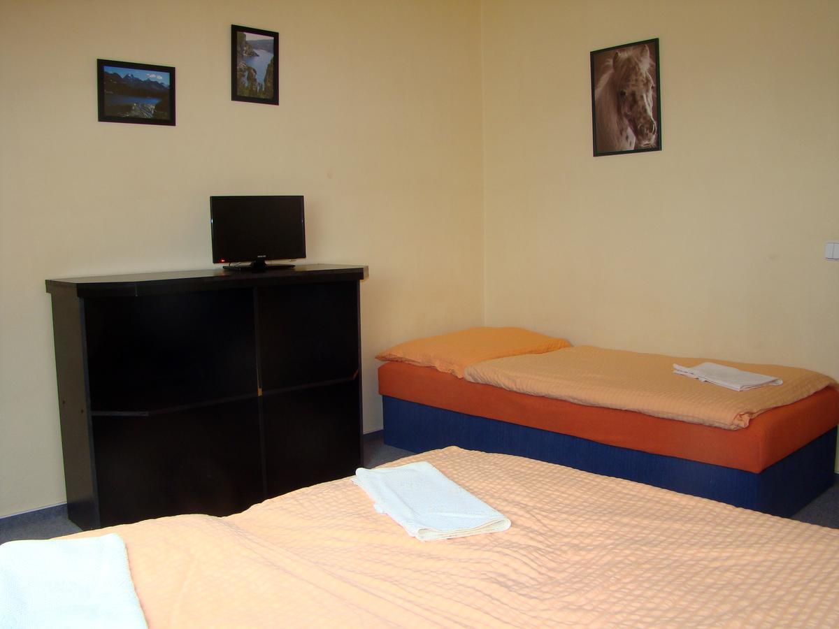 Restaurace Penzion Rafael Dlouha Brtnice Room photo